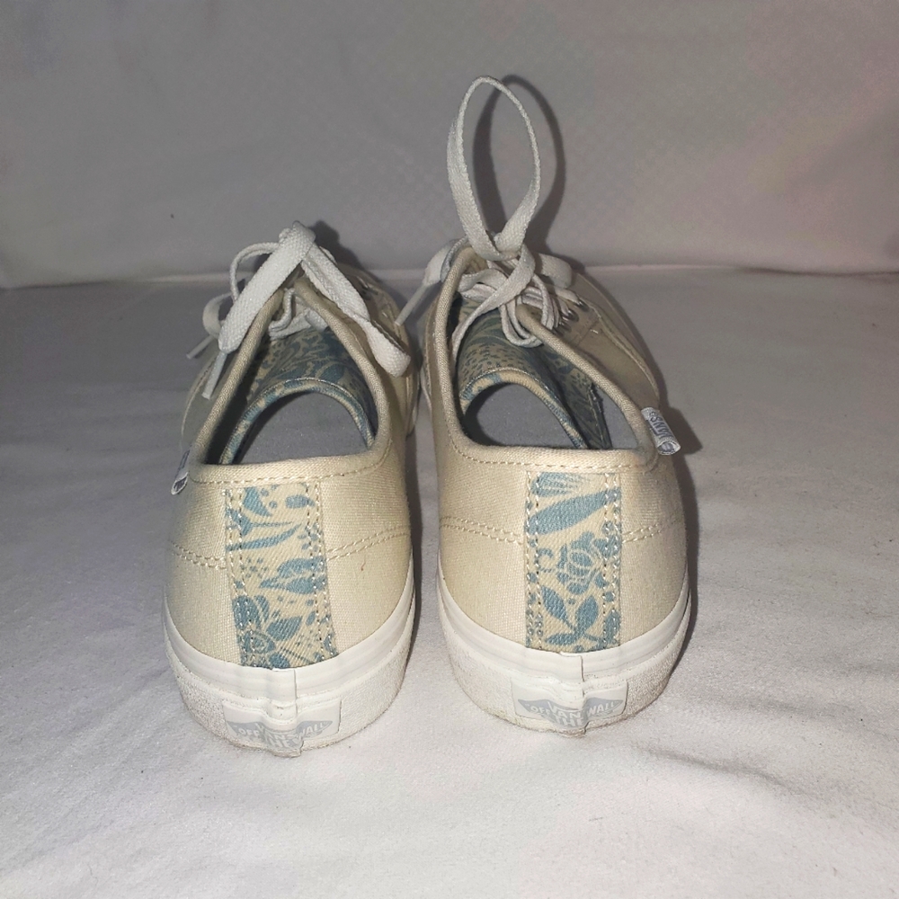 Vans - Picture 3 of 4